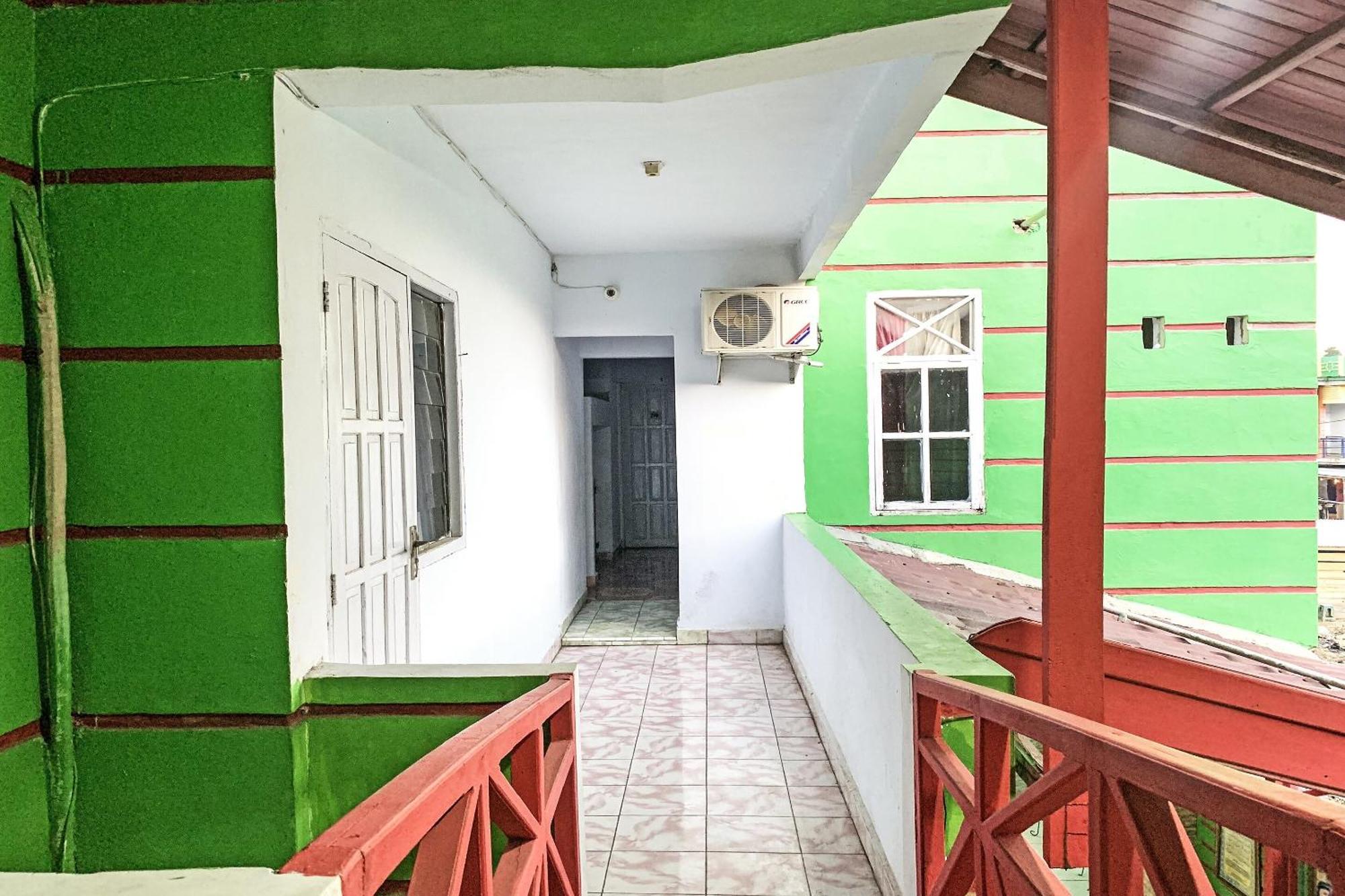 OYO 91757 Surya Hotel Lalabata Bagian luar foto