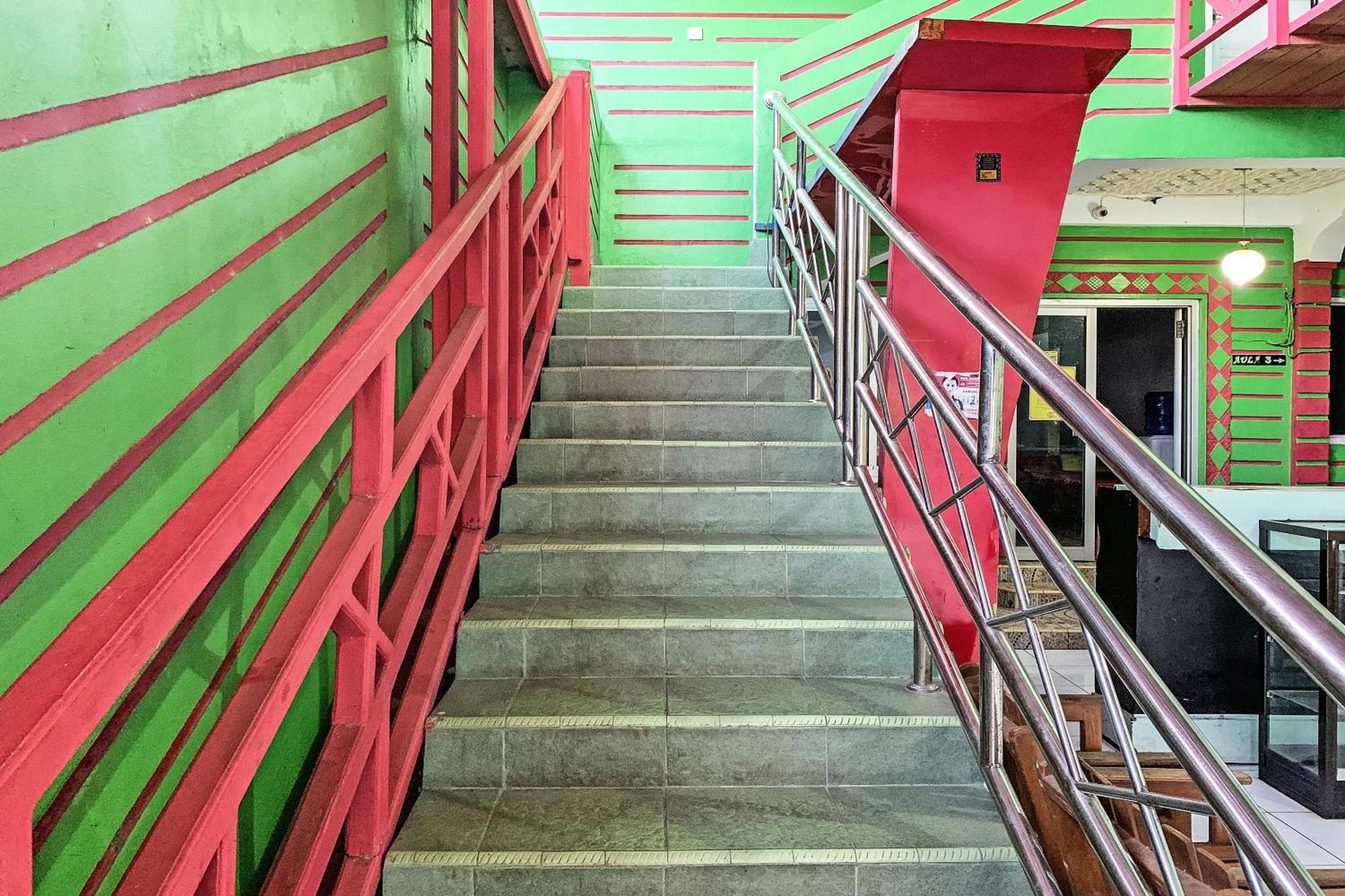 OYO 91757 Surya Hotel Lalabata Bagian luar foto