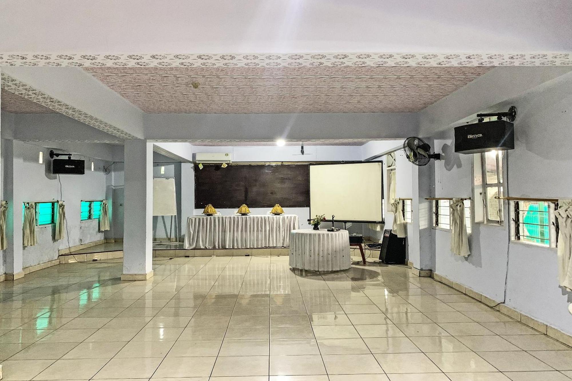 OYO 91757 Surya Hotel Lalabata Bagian luar foto