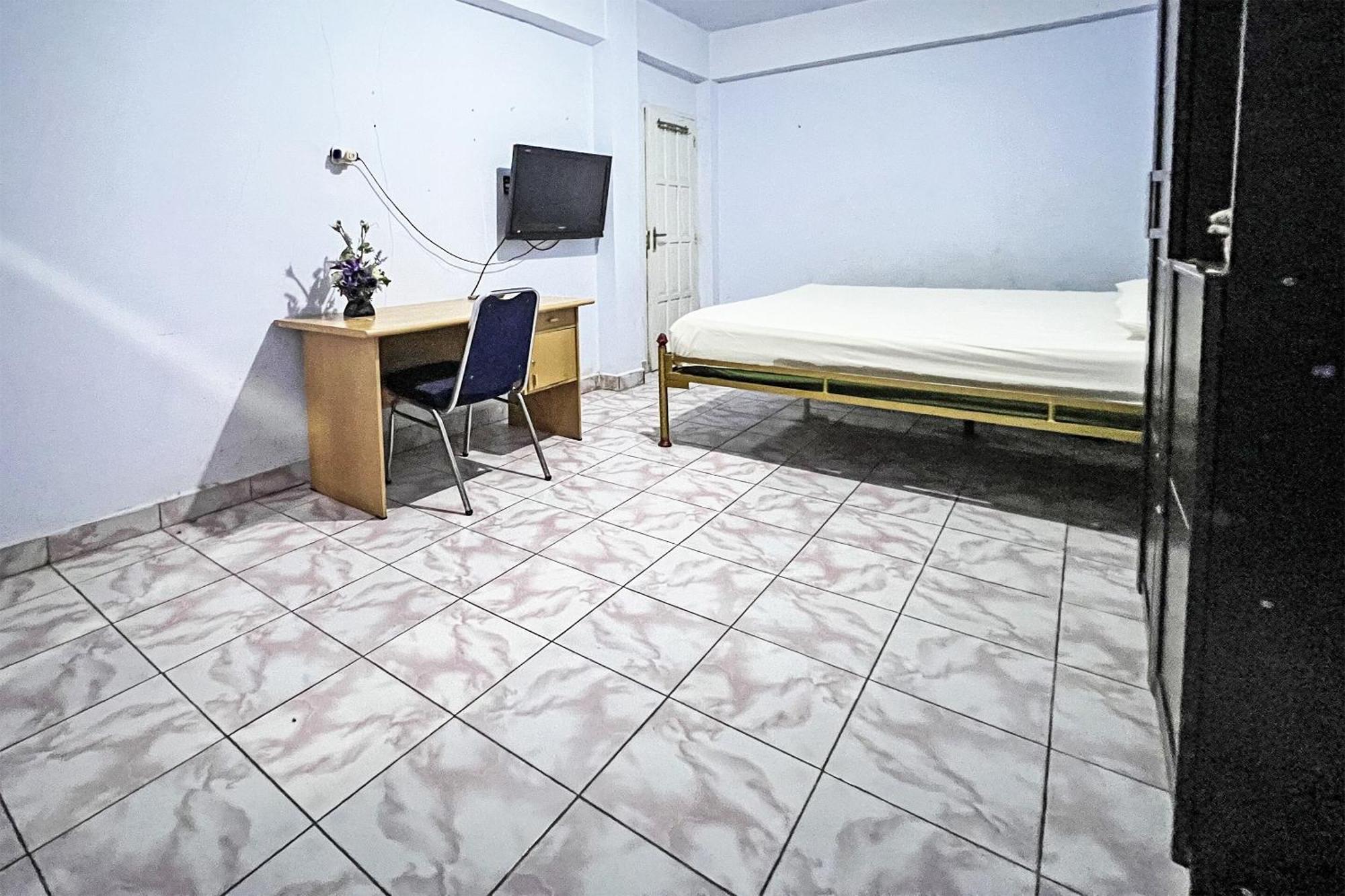 OYO 91757 Surya Hotel Lalabata Bagian luar foto