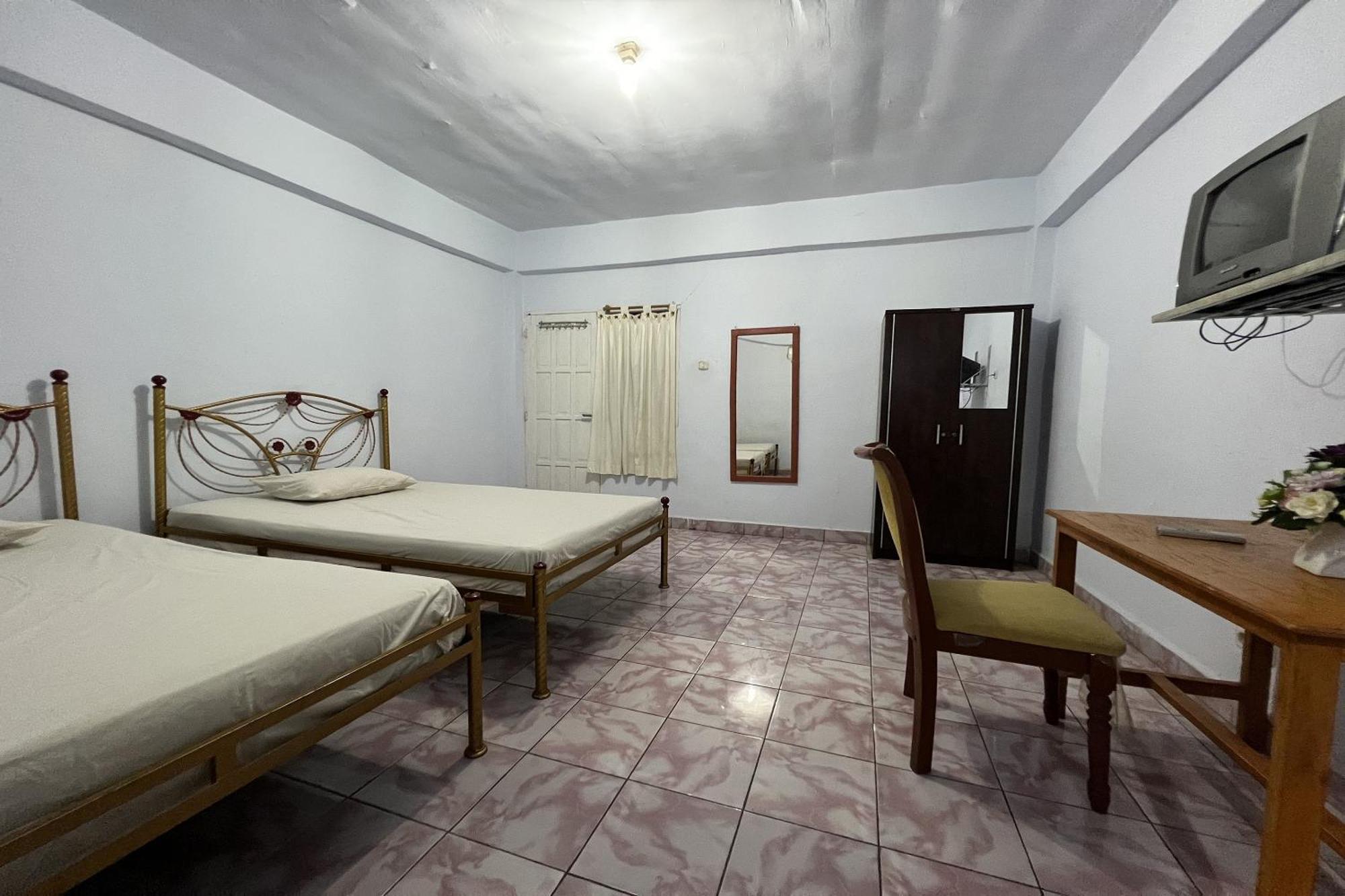OYO 91757 Surya Hotel Lalabata Bagian luar foto