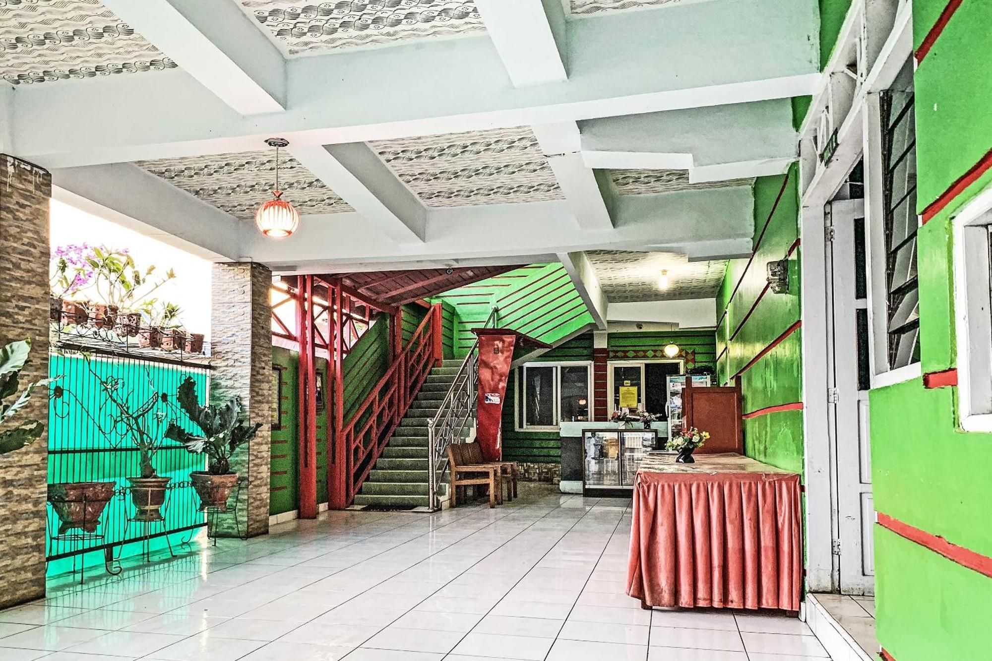 OYO 91757 Surya Hotel Lalabata Bagian luar foto